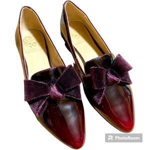 VINCE CAMUTO leather flats with velvet bows size 7.5M womens.